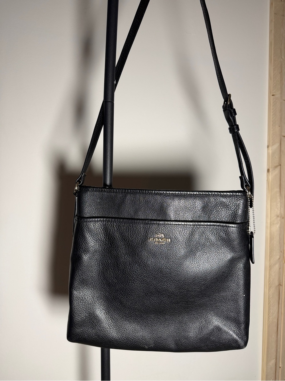 Coach New York Pebbled Leather Black Crossbody/Shoulder Bag Authentic - Picture 4 of 13